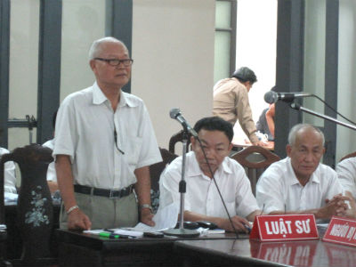 Cấm Luật sư nhận thù lao ngoài thỏa thuận